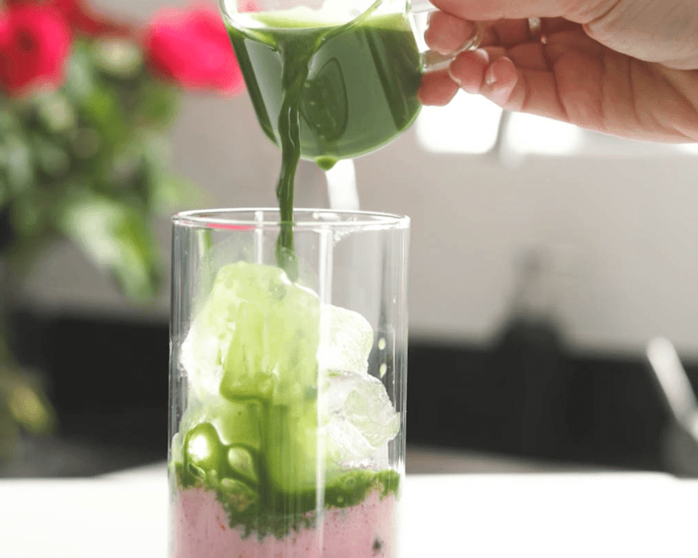 Iced Balancing Coconut Matcha Latte &ndash; Rheal